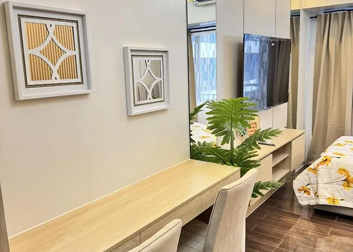 New Cozy Gold Themed - Makati Cbd Getaway