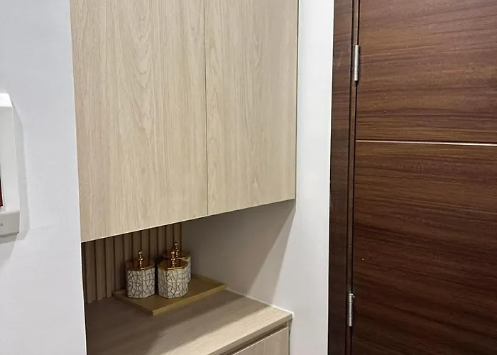 Apartment New Cozy Gold Themed - Makati Cbd Getaway Manila