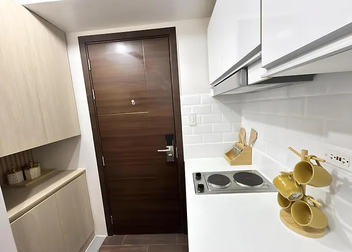 New Cozy Gold Themed - Makati Cbd Getaway Manila