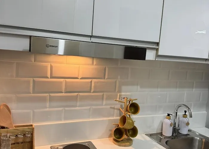 New Cozy Gold Themed - Makati Cbd Getaway Manila