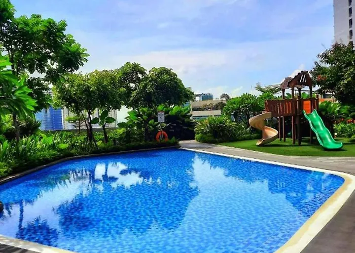 New Cozy Gold Themed - Makati Cbd Getaway Apartment Manila
