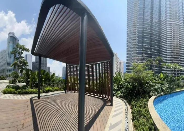 New Cozy Gold Themed - Makati Cbd Getaway Apartment Manila