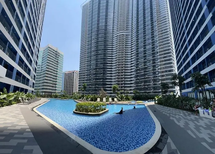 New Cozy Gold Themed - Makati Cbd Getaway Apartment Manila